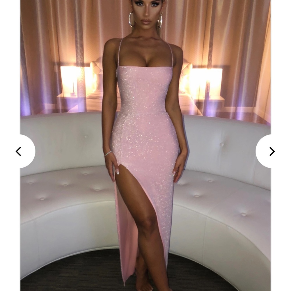 used picture of model because she shows it off better then me!!
